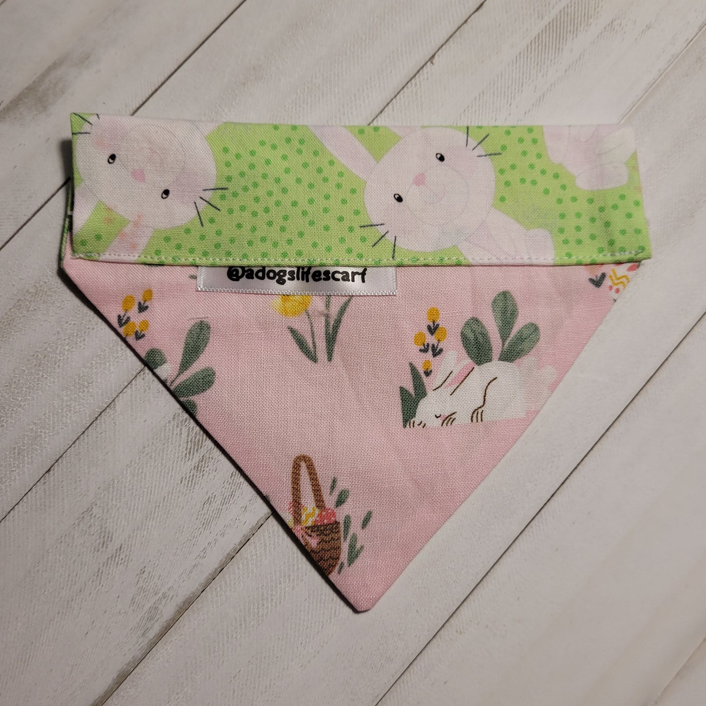 Easter Bunnies Egg Hunt pink/grass Scarf